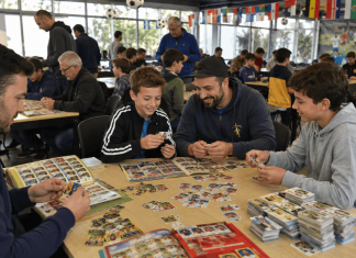 Organizando um Encontro Local de Troca de Figurinhas da Copa